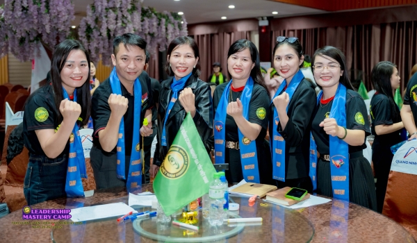 Tặng Học Bổng Cho Học Sinh Nghèo